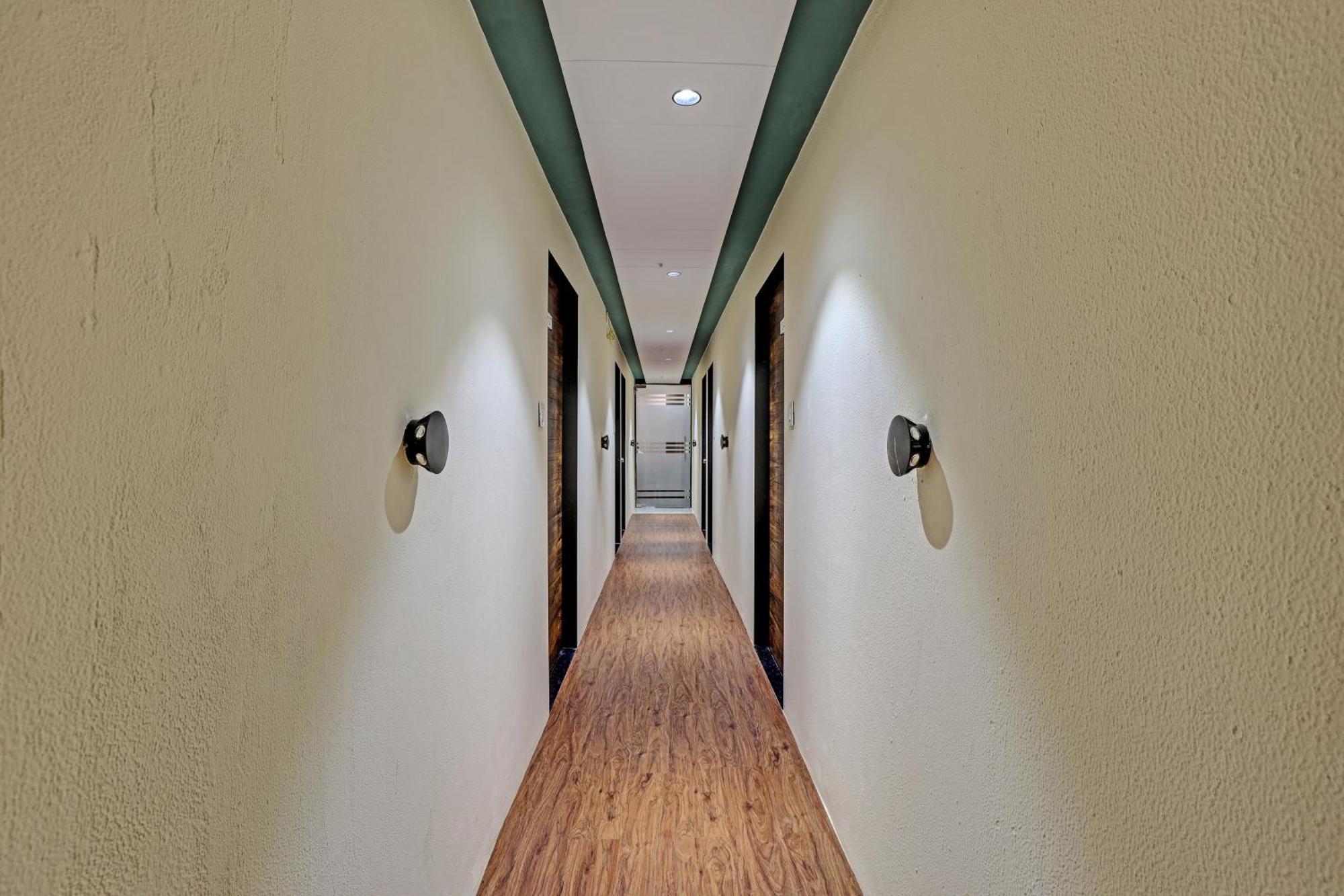 Collection O Hotel Swarg スーラト エクステリア 写真