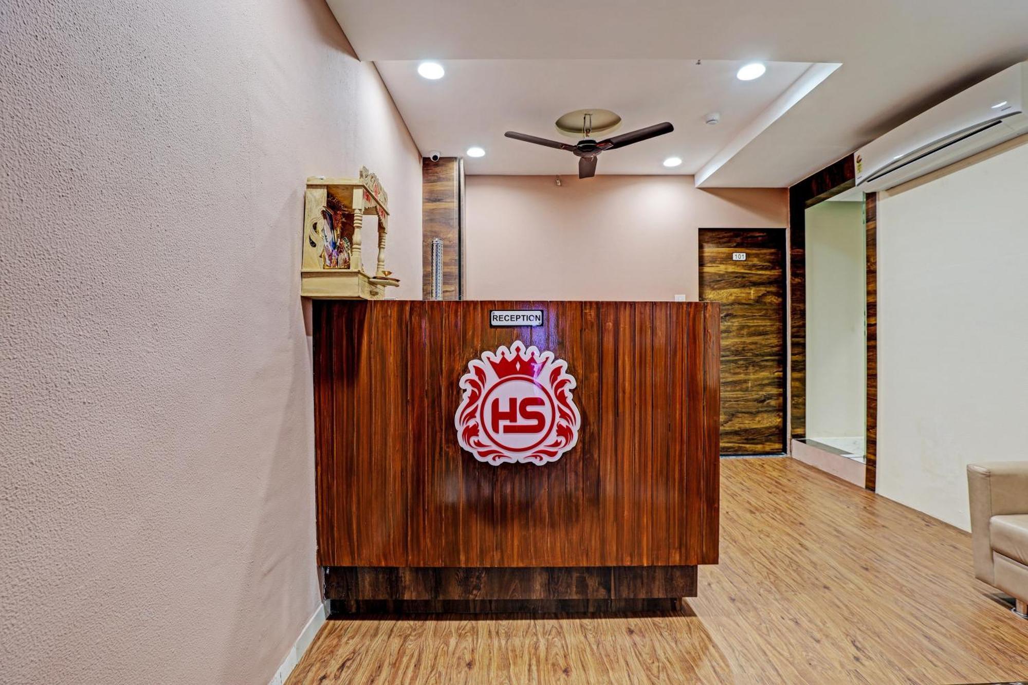 Collection O Hotel Swarg スーラト エクステリア 写真
